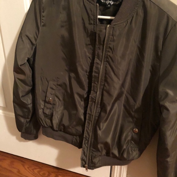 Jackets , hoodie , dresss , crop top - Picture 8 of 9